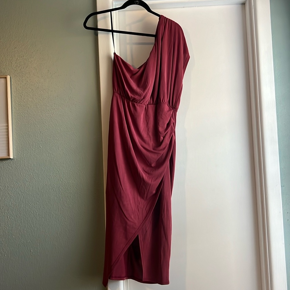 NWT Lulus side slit jersey single sleeve dress